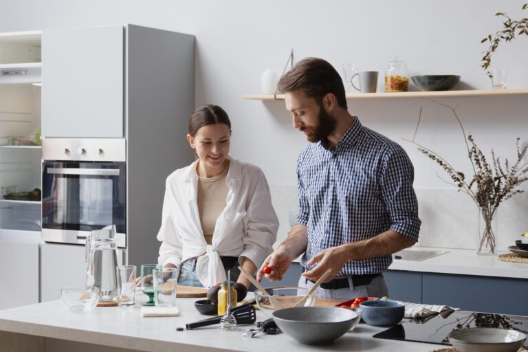 11 Must-Have Kitchen Gadgets for Young Adults on a Budget